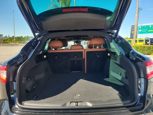 Used 2018 Maserati Levante image 16