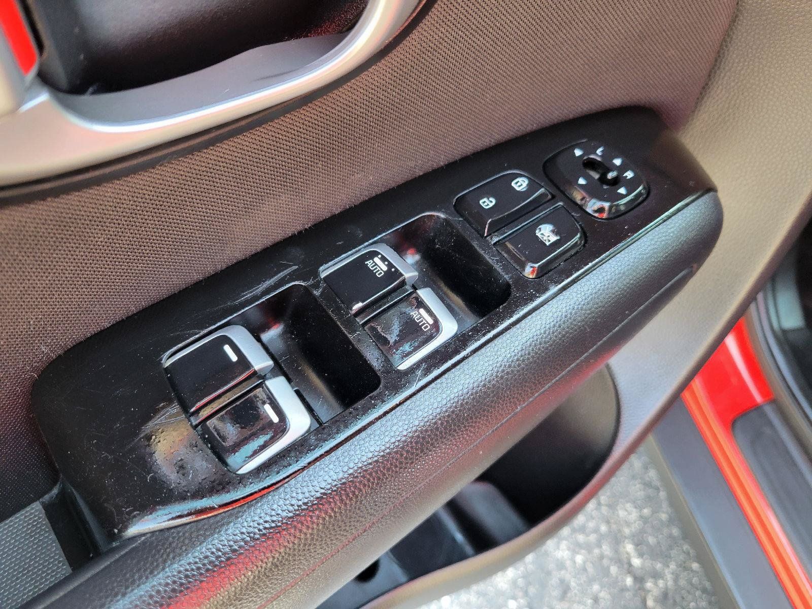 Used 2017 Kia Soul + FWD image 7