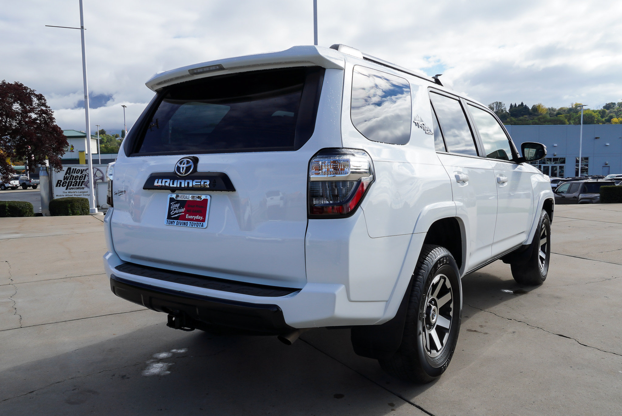 Certified 2024 Toyota 4Runner TRD Off-Road Premium w/ Moonroof Package AWD/4WD image 8