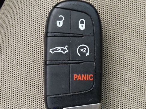 Used 2015 Jeep Renegade Latitude w/ Popular Equipment Group FWD image 32