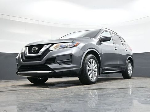 Used 2018 Nissan Rogue SV image 34