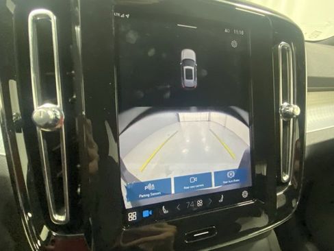 Used 2025 Volvo XC40 B5 Core image 25