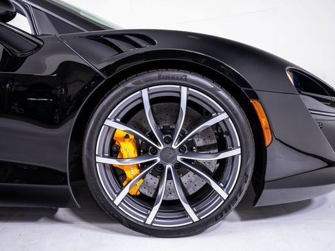 Used 2025 McLaren Artura Spider RWD image 17