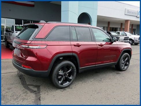 New 2025 Jeep Grand Cherokee Limited w/ Black Appearance Package image 8