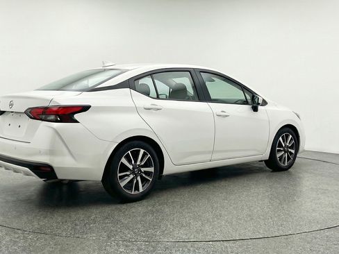 Used 2025 Nissan Versa SV image 9