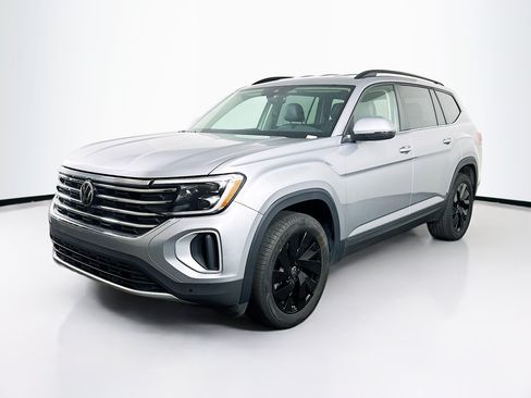 Used 2025 Volkswagen Atlas SE FWD image 3