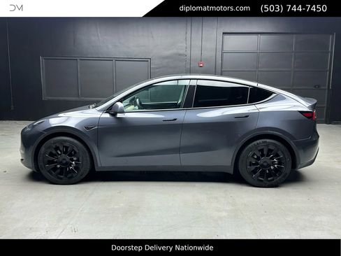 Used 2022 Tesla Model Y Long Range image 3