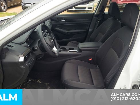 Used 2025 Nissan Altima 2.5 SV FWD image 7