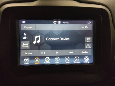 Used 2020 Jeep Renegade Altitude FWD image 25