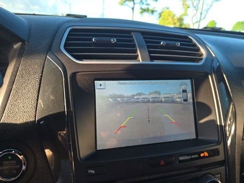 Used 2017 Ford Explorer XLT w/ Equipment Group 202A image 13