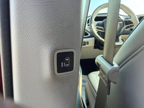 Used 2018 Chrysler Pacifica Limited w/ Advanced Safetytec Group FWD image 48