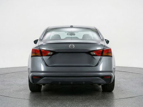 Used 2025 Nissan Altima 2.5 SV FWD image 7