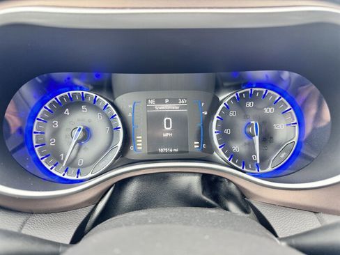 Used 2017 Chrysler Pacifica Touring w/ Tire & Wheel Group image 11