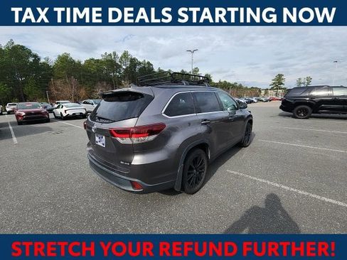 Used 2019 Toyota Highlander SE image 12