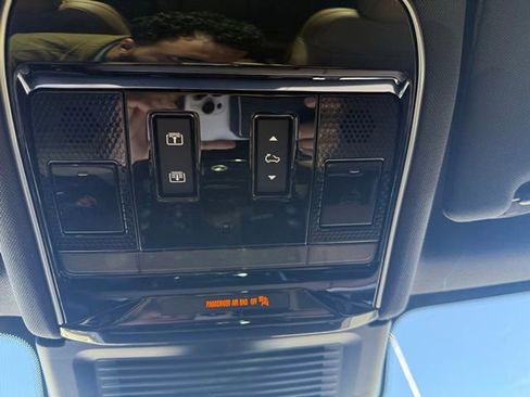 Used 2025 Land Rover Range Rover Sport SE AWD/4WD image 20