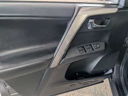 Certified 2018 Toyota RAV4 XLE FWD image 8