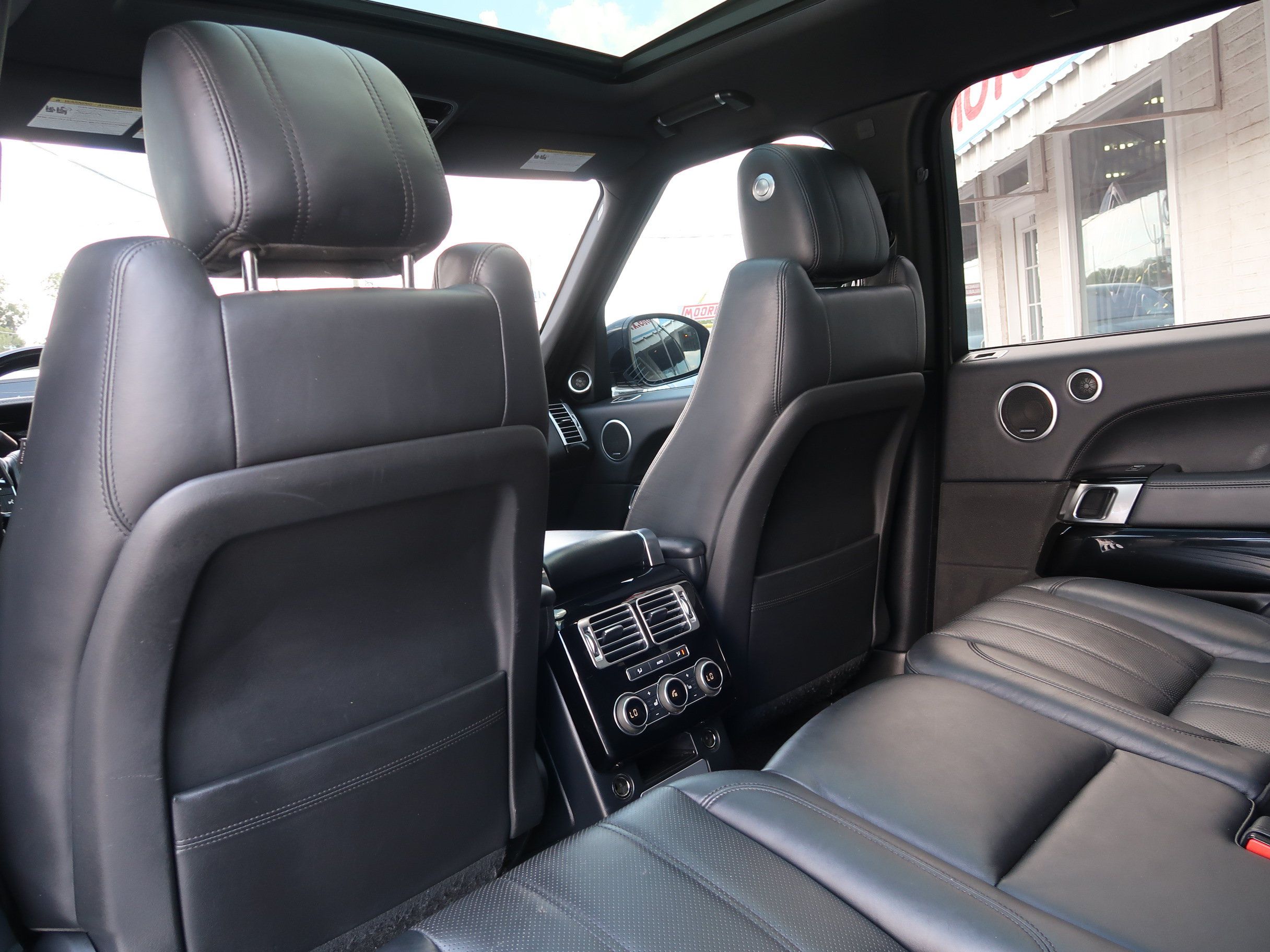 Used 2017 Land Rover Range Rover HSE AWD/4WD image 34
