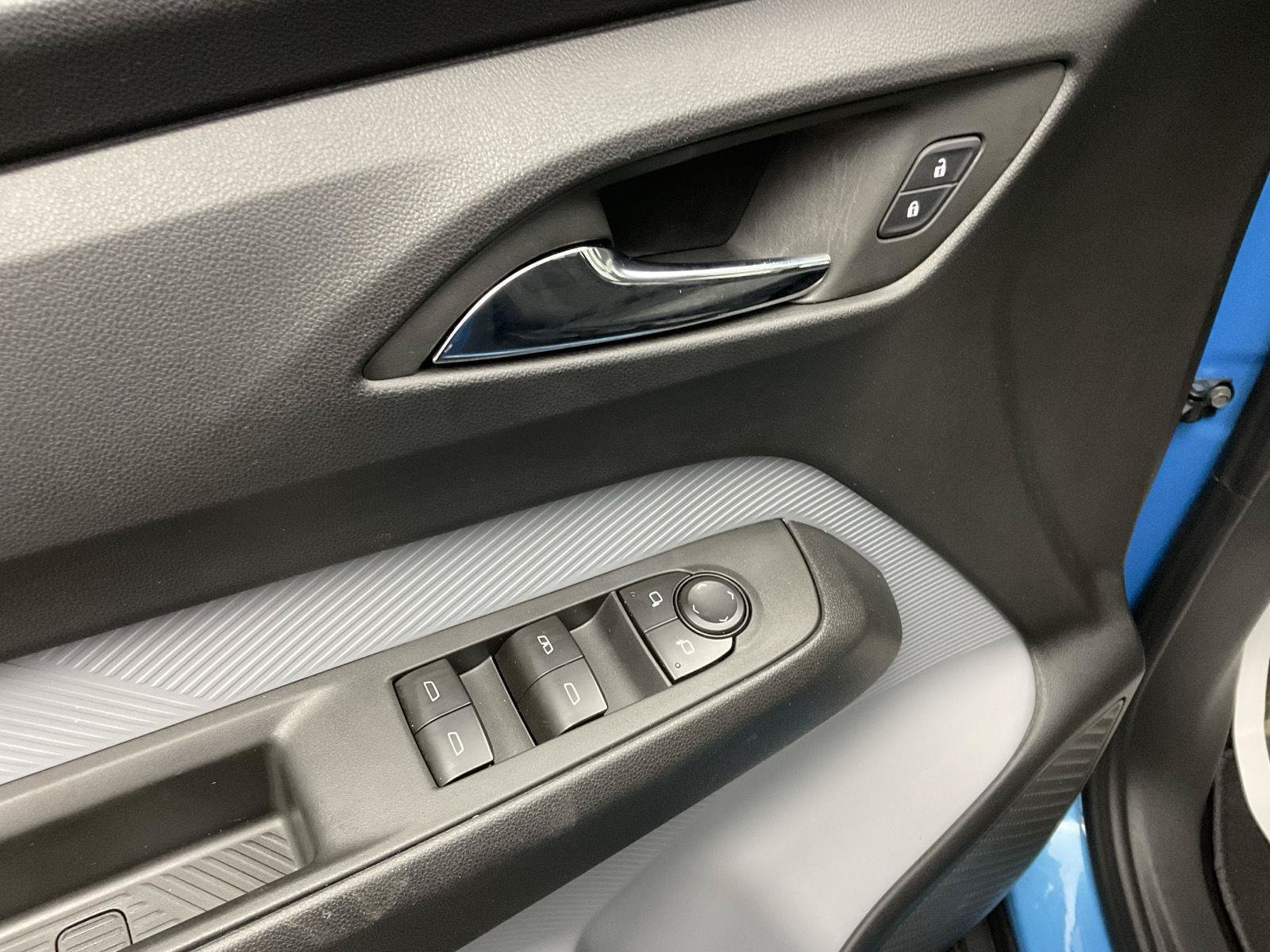 Used 2027 Chevrolet Bolt LT FWD image 10