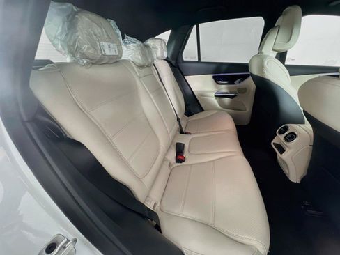 Used 2026 Mercedes-Benz GLC 300 4MATIC image 25