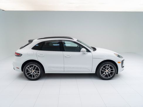 Certified 2026 Porsche Macan AWD/4WD image 8
