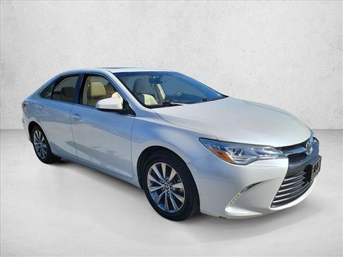 Used 2015 Toyota Camry XLE image 3
