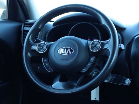 Used 2017 Kia Soul + image 7