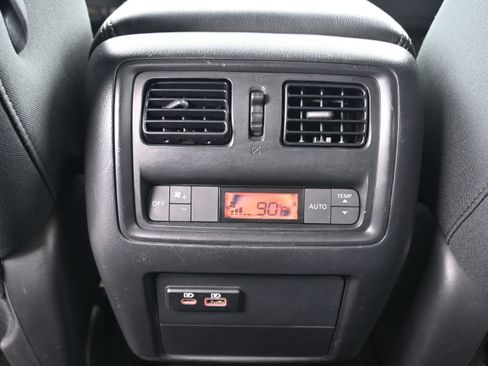 Used 2020 Nissan Pathfinder S image 16