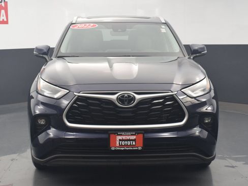 Used 2022 Toyota Highlander XLE AWD/4WD image 7