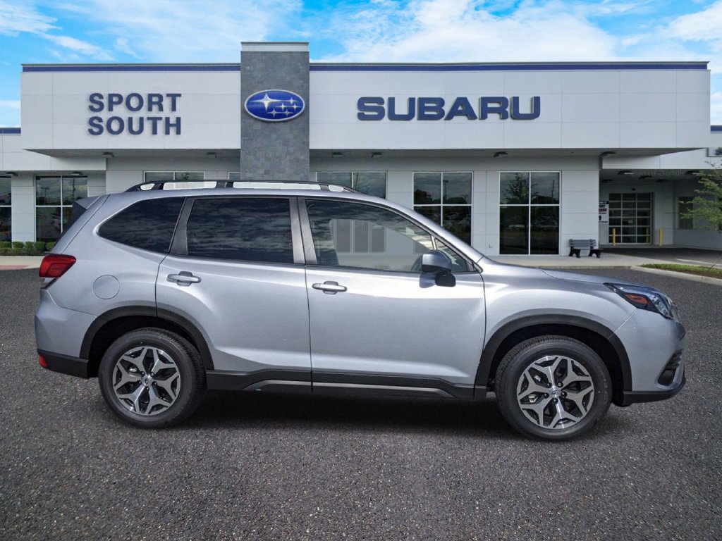 Used 2023 Subaru Forester Premium AWD/4WD image 2