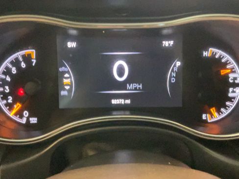 Used 2020 Jeep Grand Cherokee Limited w/ Luxury Group II AWD/4WD image 10