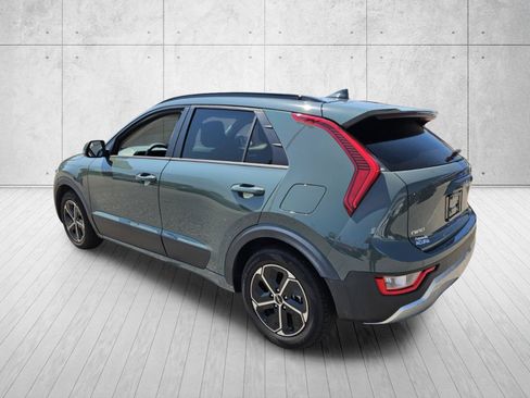 Used 2023 Kia Niro EX FWD image 5
