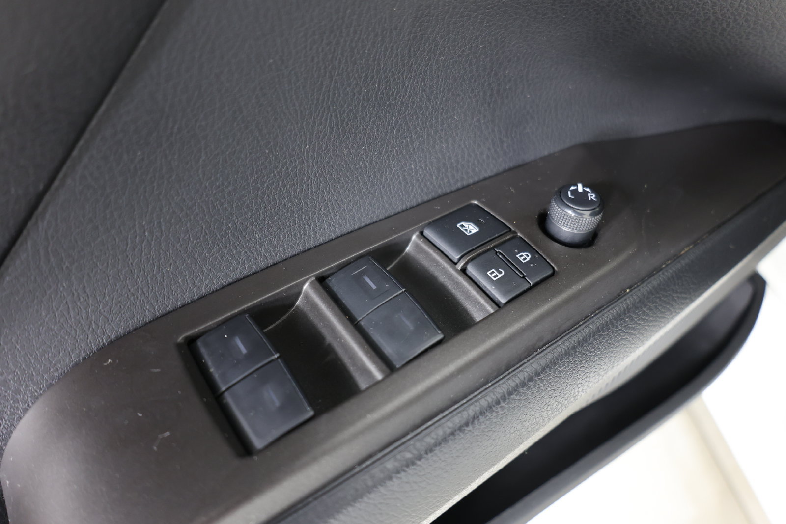 Used 2023 Toyota Camry SE FWD image 14