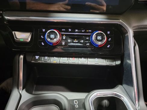 Used 2024 GMC Sierra 3500 Denali w/ Technology Package image 25