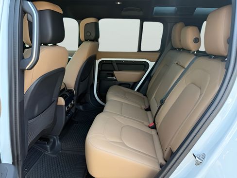 Certified 2025 Land Rover Defender 110 X-Dynamic SE AWD/4WD image 26