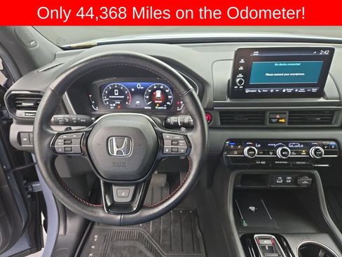 Used 2025 Honda Pilot Black Edition image 14