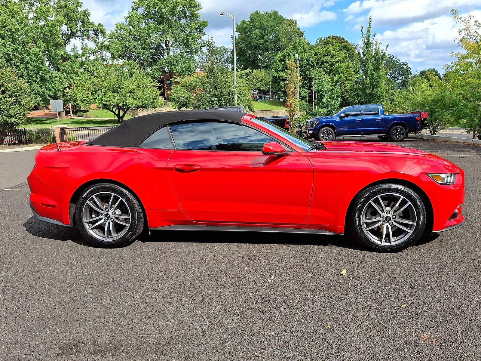 Used 2016 Ford Mustang Premium RWD image 9
