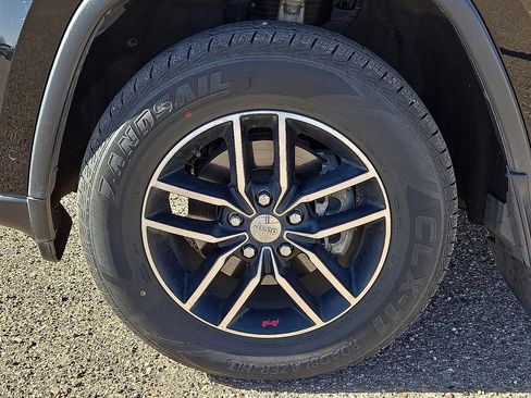 Used 2017 Jeep Grand Cherokee Trailhawk w/ Trailhawk Luxury Group image 11