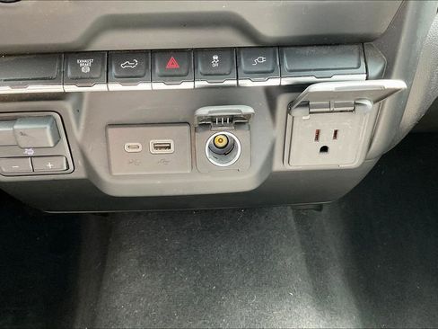 Used 2022 Chevrolet Silverado 2500 Custom w/ Custom Value Package AWD/4WD image 25