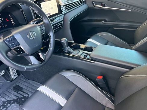 Used 2025 Toyota Camry SE FWD image 12