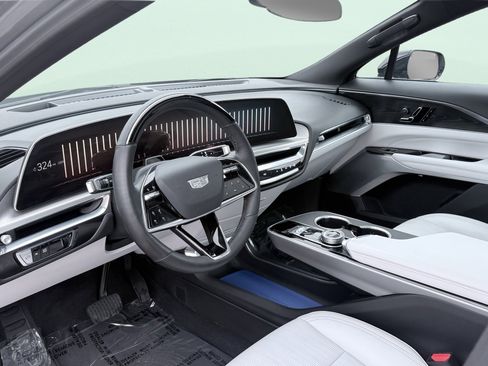 Used 2024 Cadillac Lyriq Luxury image 25
