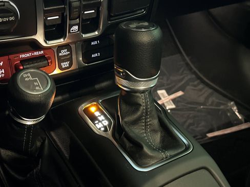 New 2025 Jeep Wrangler Unlimited Rubicon w/ Technology Group image 21