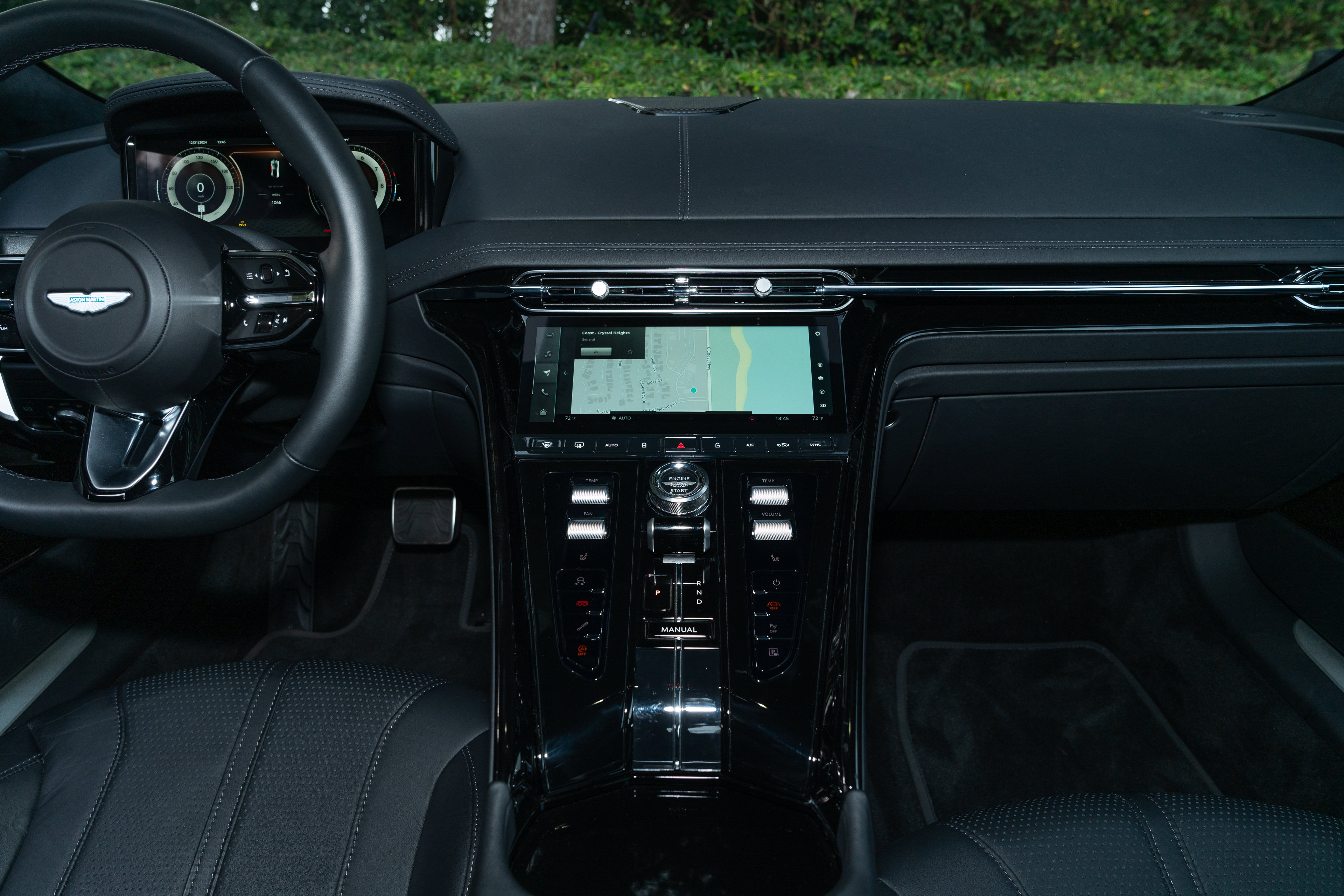 Used 2024 Aston Martin DB12 Coupe RWD image 19