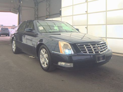 Used 2008 Cadillac DTS image 2