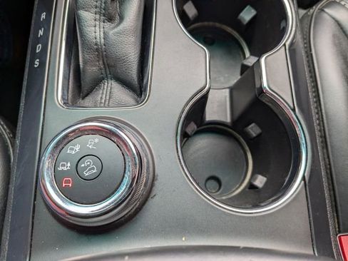 Used 2019 Ford Explorer Platinum image 25