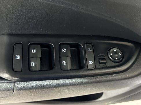 Used 2023 Hyundai Venue SEL image 17