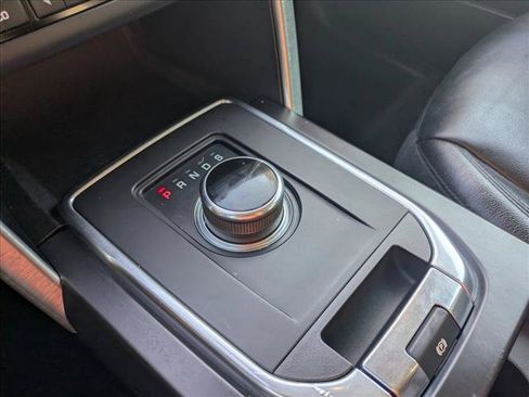 Used 2018 Land Rover Discovery Sport SE AWD/4WD image 11