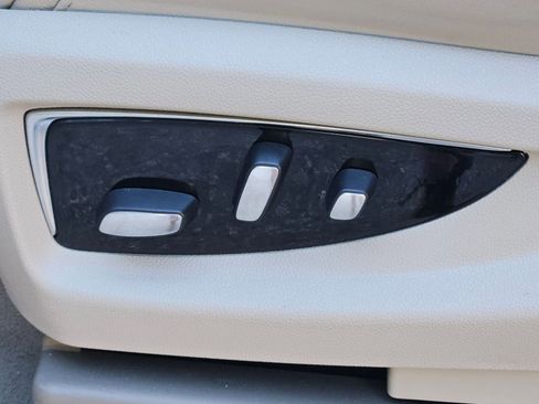 Used 2020 Cadillac Escalade Premium Luxury image 22