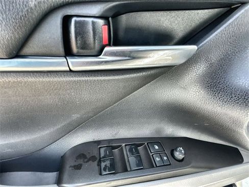 Used 2023 Toyota Camry SE image 14