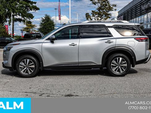 Used 2025 Nissan Pathfinder SL w/ Cargo Package FWD image 9