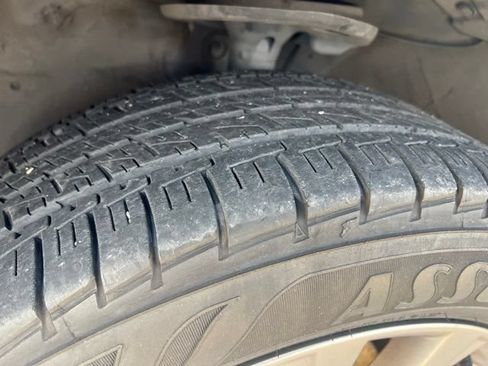 Used 2018 Toyota RAV4 Limited FWD image 3